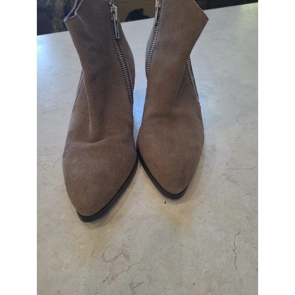 Matisse Frankie Asymmetrical Taupe Suade Bootie women SZ 9 3